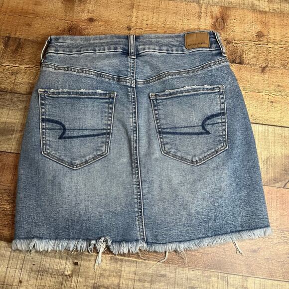 American Eagle | Women's Medium Wash Distressed Curvy High Rise Mini Skirt Sz 6 - Picture 6 of 6
